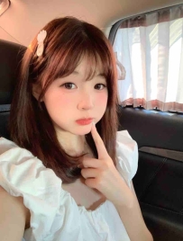 小可心19歲155C｜白衣甜臉小隻妹，第一次下海有青澀感，撒嬌叫法很懂抓哥哥心