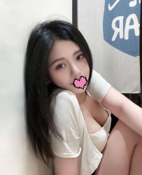 軟萌系小隻馬  誘惑甜心「芯芯」：超犯規 D 杯深溝＋無辜眼神殺，給你最極致的溫柔