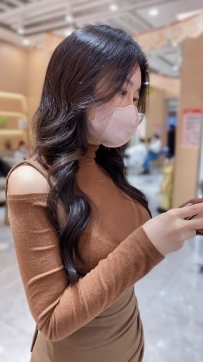 單身輕熟姊姊韻味很足，會聊天懂氣氛，靠近感讓人想再約