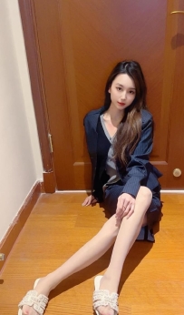阿狸26歲166C｜短期釋出美腿氣質姊姊，眼神很勾人服務溫柔會帶氣氛