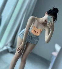 【長腿小妖精】162cm 細腰翹臀妹妹 淺藍短褲無肩帶 曲線迷人到犯規