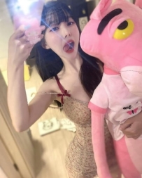 美美20歲157C 46kg｜台南粉紅系甜美小美人，白嫩肉感很吸睛，撒嬌陪伴女友FU很滿