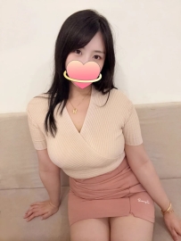 21歲甜美D杯正妹！160cm 粉裙細腰 奶油上衣深溝 高CP值外約